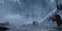 In Albania terza notte con scontri tra polizia e manifestanti