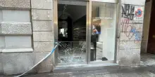 Il giorno dopo le violenza a Milano, ancora segni delle devastazioni