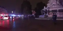 Parigi, Place de la R&eacute;publique deserta dopo annuncio coprifuoco parziale