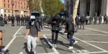 Sciopero, a Roma come in Francia al corteo il ballo virale &ldquo;Toc toc&rdquo;