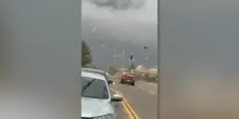 &ldquo;Mai vista una tempesta cos&igrave;&rdquo;, grandine, vento forte e strade allagate: scatta l&rsquo;allerta