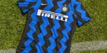 Inter, la divisa a zig zag scatena i tifosi: &ldquo;&Egrave; la maglia pi&ugrave; brutta della nostra storia&rdquo;