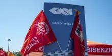 Ex Gkn, reazione operaia alle voci di sgombero: “Prima stipendi e lavoro”