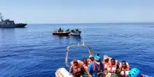 Mediterranea disobbedisce al Viminale e sbarca a Trapani