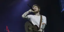 Ed Sheeran, ripartire con un «Play» liberando la memoria degli esordi
