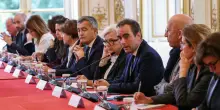 Francia: nuovo governo, stessi ministri. Censura Rn e Lfi
