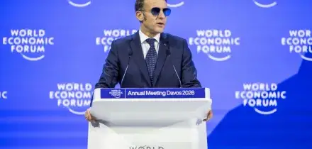 Groenlandia, il rompighiaccio di Macron in attesa di Trump