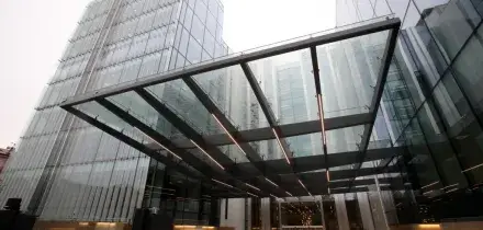 La Guardia di finanza da Amazon: &laquo;Evade il fisco con struttura occulta&raquo;