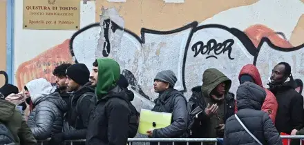 La truffa del decreto flussi: appena uno su cinque ottiene i documenti