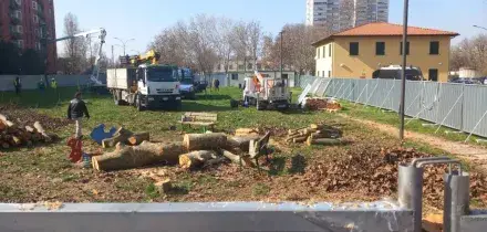 Bologna, la protesta dei comitati in difesa del parco del Palestro