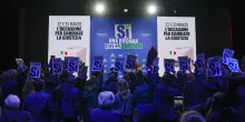 A Milano la kermesse di Fdi per il s&igrave;, tra &ldquo;fascio&rdquo; e fashion