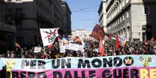 Un corteo che alza l&rsquo;argine