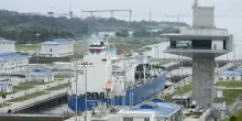 Un miliardo di barili in meno, i tanker si litigano i posti nel canale di Panama