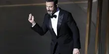 Jimmy Kimmel: &laquo;Melania vuole fermare l&rsquo;odio? Cominci da suo marito&raquo;