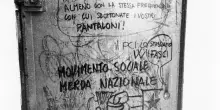 Orgoglio, lotte, sconfitte e ironia. La storia nei bagni di Mirafiori