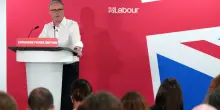 Starmer non molla, ma la fronda Labour chiede dimissioni