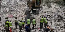 Il Libano paga il negoziato: senza sosta le bombe di Israele. Strage di medici