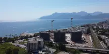 De Luca a caccia del quinto mandato. Ma il suo modello mostra la corda