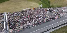 Gli ambientalisti tirolesi bloccano il Passo del Brennero, l&rsquo;Italia conta i danni