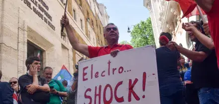 Electrolux, i sindacati: &laquo;Irricevibile il piano dell&rsquo;azienda&raquo;