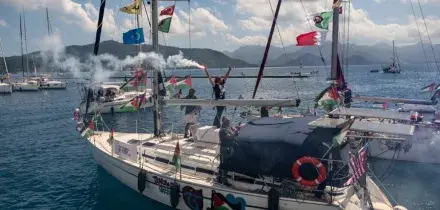 Droni e flash sulla Flotilla che fa rotta sulla Striscia