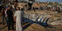 Fuoco e bulldozer, Israele allarga la zona di occupazione a Gaza