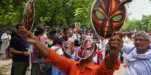 L&rsquo;India degli &laquo;scarafaggi&raquo; alla prova della piazza