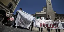 Indispensabili per gli ospedali, ma lasciati in un limbo dal governo