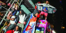 New York festeggia i Knicks e fischia l&rsquo;intruso: il presidente