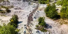 Apuane groviera di marmo, parole di pietra sulle proteste