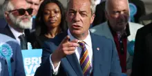 Farage pressato dalle inchieste si dimette, ma si ricandida