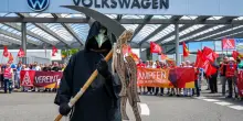 Volkswagen in dismissione: il riarmo non frena i tagli