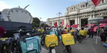 Vita da rider nella canicola: morire di caldo o di fame