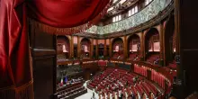 Melonellum in Aula al buio, destra al test del voto segreto