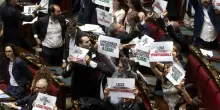 La legge elettorale passa, la destra &egrave; divisa