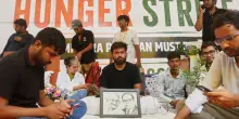 La protesta degli &laquo;scarafaggi&raquo; in India ha un nuovo eroe