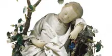Parrucca, corona, sete, ricami: devozione e filologia del Divino Infante