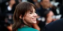 Charlotte Gainsbourg a Cannes: «Ho faticato a trovare la mia voce. Mi sfido nella commedia, per mia mamma ero tagliata»