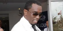 Diddy, la vita in carcere: «Mangia pollo e maccheroni al formaggio, gioca a carte con gli altri detenuti». Perché Sean Combs rischia l'ergastolo