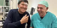 Gianni Morandi, la foto che preoccupa i fan: «Check up dell?occhio sinistro». Come sta il cantante