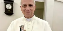 Il Papa riceve la statua di Santa Rosa da Lima da Alano di Castellabate