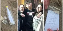 Trova una bottiglia su una spiaggia, all'interno delle ceneri e un messaggio commovente: «È mia madre. Rilanciala in mare, sta girando il mondo»