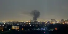 Israele attacca l?Iran, colpiti i principali siti nucleari. Idf: «Teheran può costruire 15 bombe». Usa: non siamo coinvolti