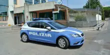 Biella, donna violentata e minacciata di morte dal muratore davanti al figlio di 4 anni: ?stava ristrutturando casa