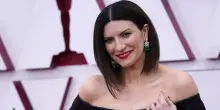 Mondiale per club, Laura Pausini e Robbie Williams canteranno l'inno della competizione: il titolo e la cerimonia d'apertura