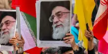 Iran, il regime degli Ayatollah potrebbe cadere? Khamenei nel mirino (e perché Trump vuole salvarlo) e l'erede dello Scià pronto a tornare