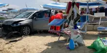 Alba Adriatica, auto piomba in spiaggia: quattro feriti. Alla guida un anziano di 83 anni