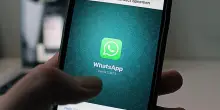 WhatsApp, arriva la pubblicità: cosa cambia, come tutelare la privacy e come disattivare gli annunci