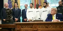 La Juventus in visita alla Casa Bianca, il fuori programma con Donald Trump (che parla della guerra in Iran)