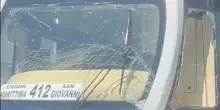 Incidente a Napoli, scontro tra un tram e un camion dei rifiuti: danni per i due mezzi